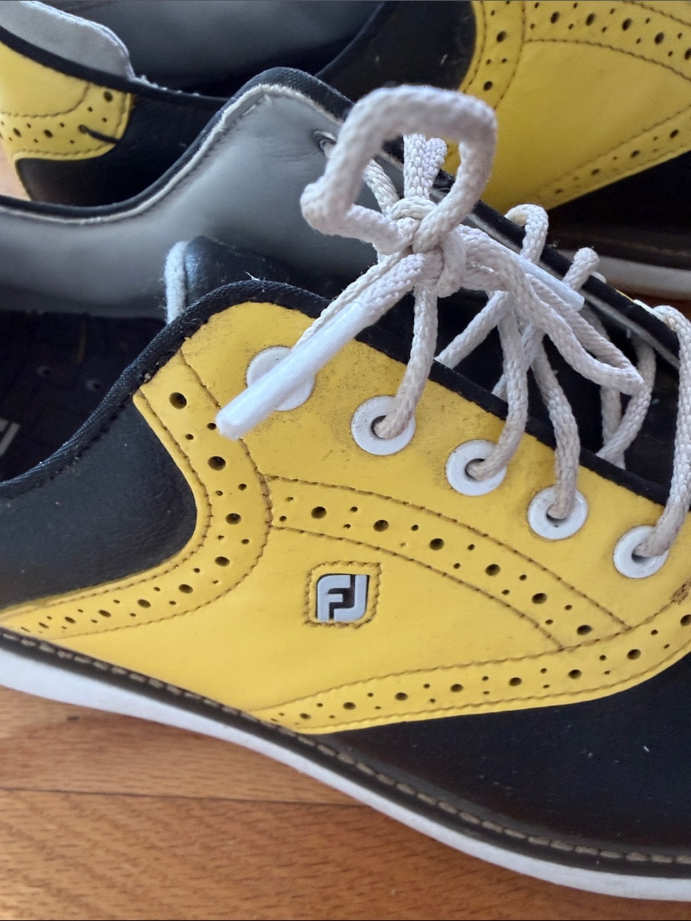 FootJoy Men’s Black and Yellow Saddle golf Shoes - Picture 4 of 6